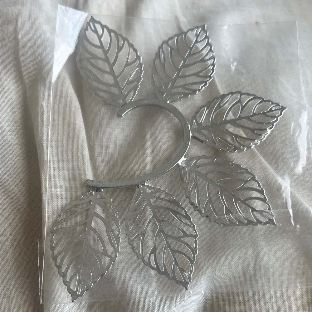 AND Silver Leaf Hair Clip